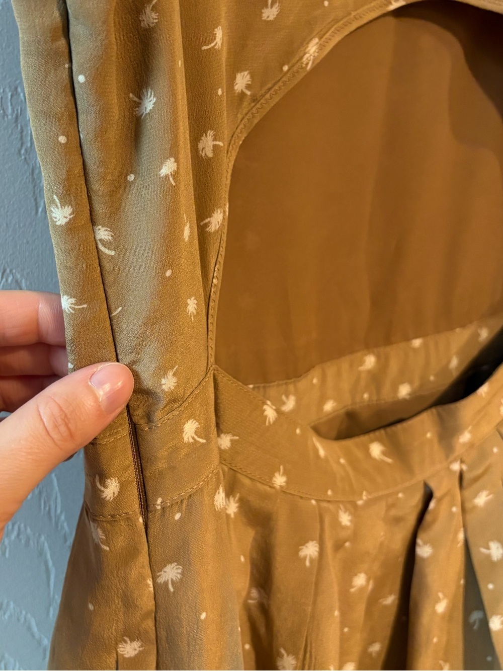 Club Monaco 100% Silk Palm Print Open Back Fit & Flare Dress Size 6 Resort Chic - Picture 5 of 10